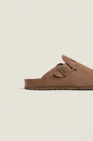 LEATHER CLOGS WITH BUCKLE