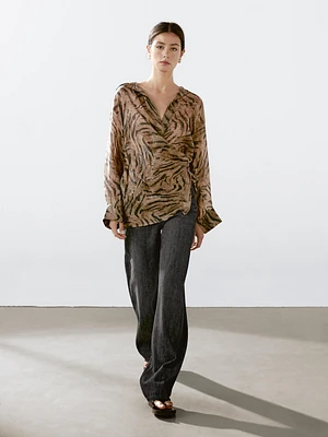 Kimono fluide bouton bijou jacquard