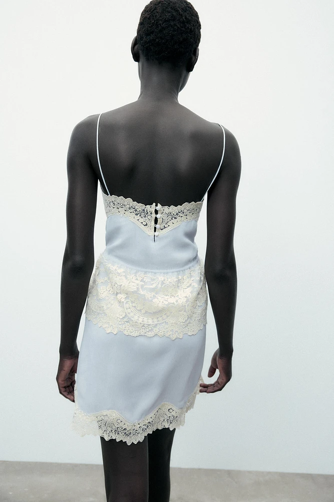 ROBE À BRETELLES DENTELLE