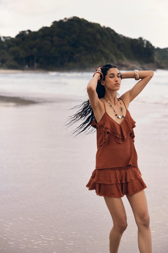 RUFFLED LACE TOP