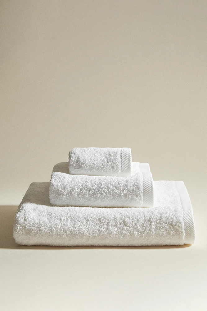 (500 GXM²) SERVIETTE DE BAIN COTON ÉPONGE UNIE