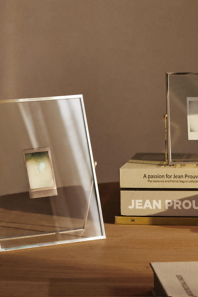 PICTURE FRAME WITH STAND