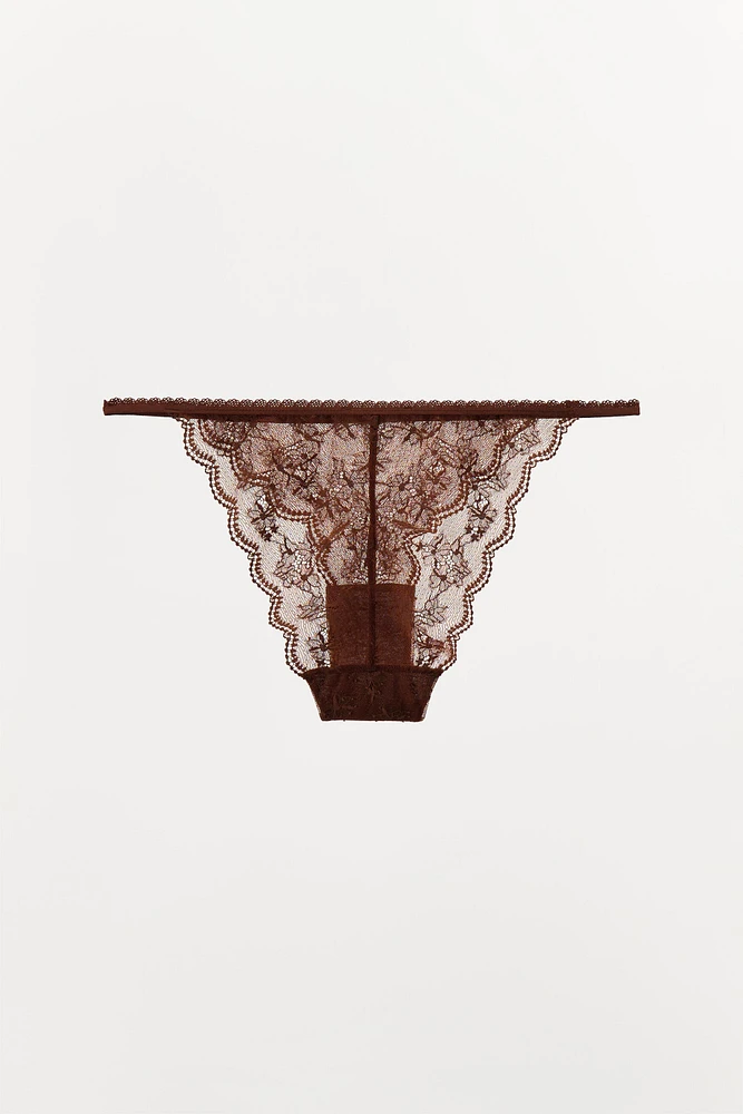 CULOTTE EN DENTELLE À FLEURS