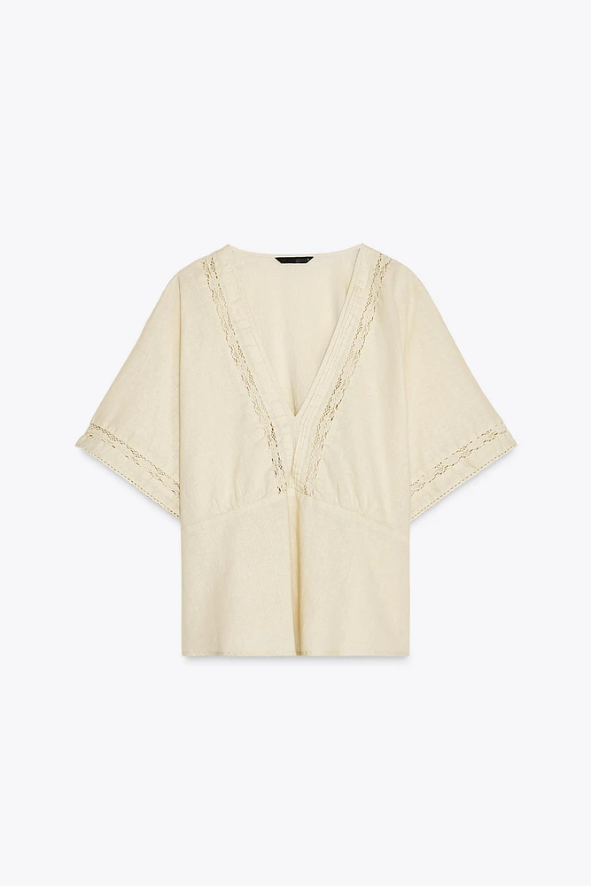 LINEN TOP WITH LACE DETAILS