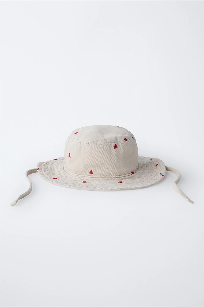 HEART PRINT TWILL BUCKET HAT