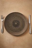 DINNER PLATE WITH RAISED DESIGN