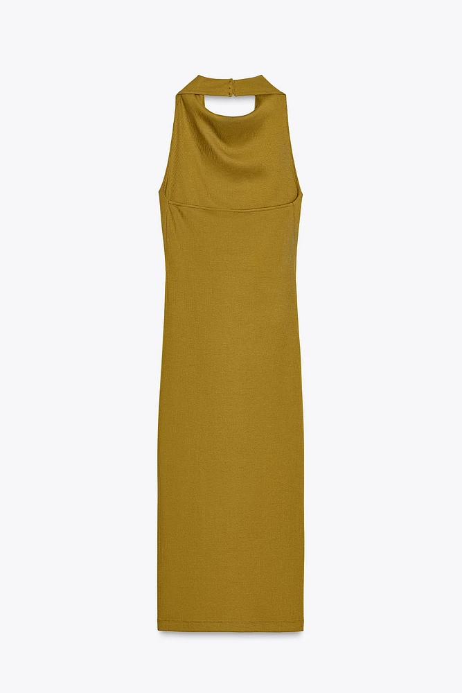 ROBE MI-LONGUE AVEC ENCOLURE AMÉRICAINE