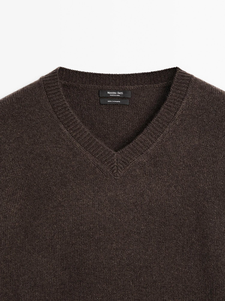 Pull oversize col en V cachemire