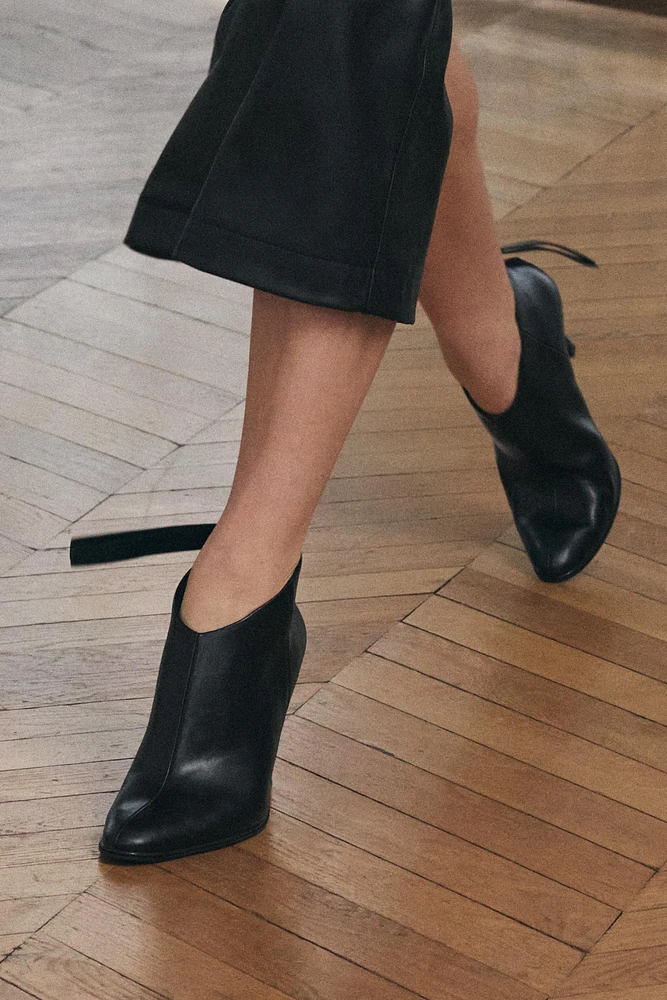 PULL TAB HIGH-HEEL ANKLE BOOTS