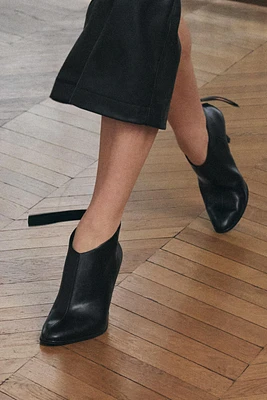 PULL TAB HIGH-HEEL ANKLE BOOTS