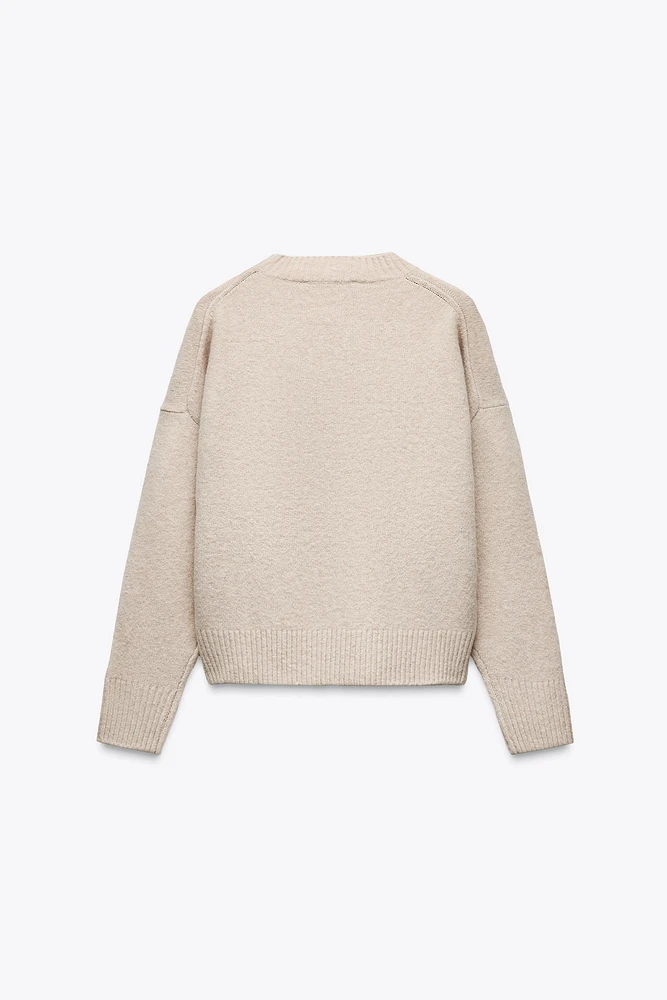 BASIC SOFT KNIT SWEATER