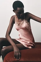 ROBE SATINÉE AVEC VISCOSE ET DENTELLE