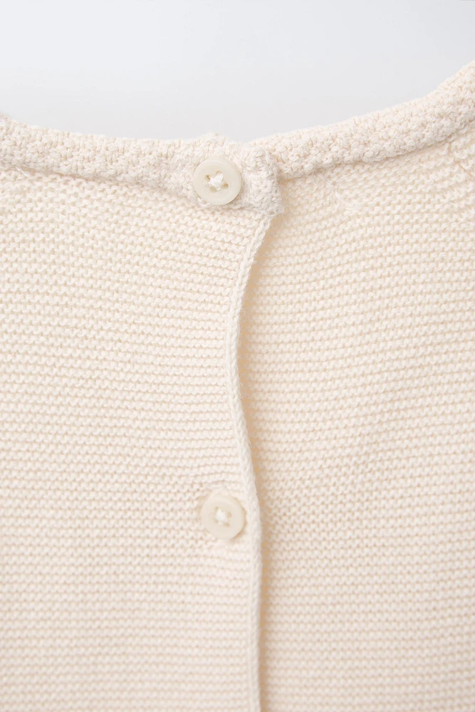 PULL EN MAILLE À MAILLES LINKS ET FLEURS BRODÉES