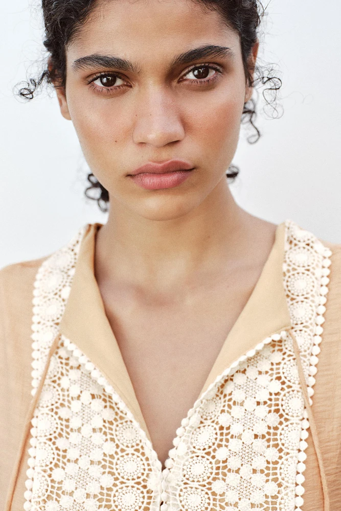 MINI BIB EMBROIDERED DRESS