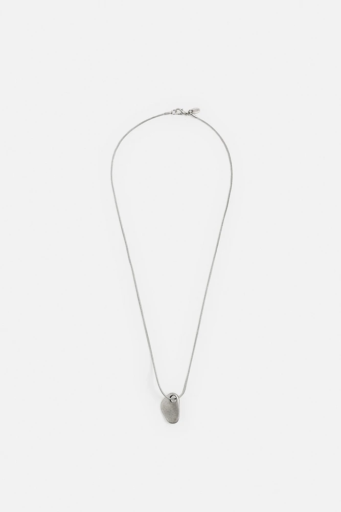 TONAL PENDANT NECKLACE
