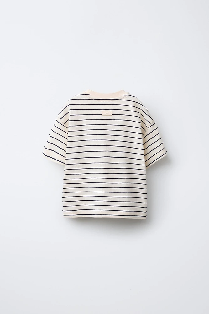 T-SHIRT À RAYURES TISSÉES AVEC POCHE