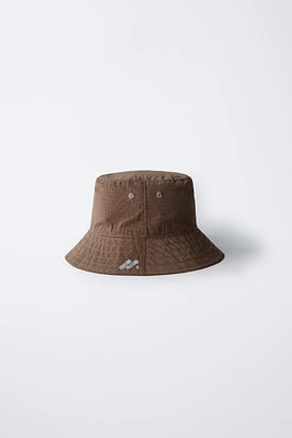 TECHNICAL FABRIC BUCKET HAT