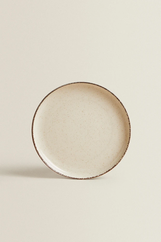 PORCELAIN DESSERT PLATE WITH ANTIQUE FINISH RIM