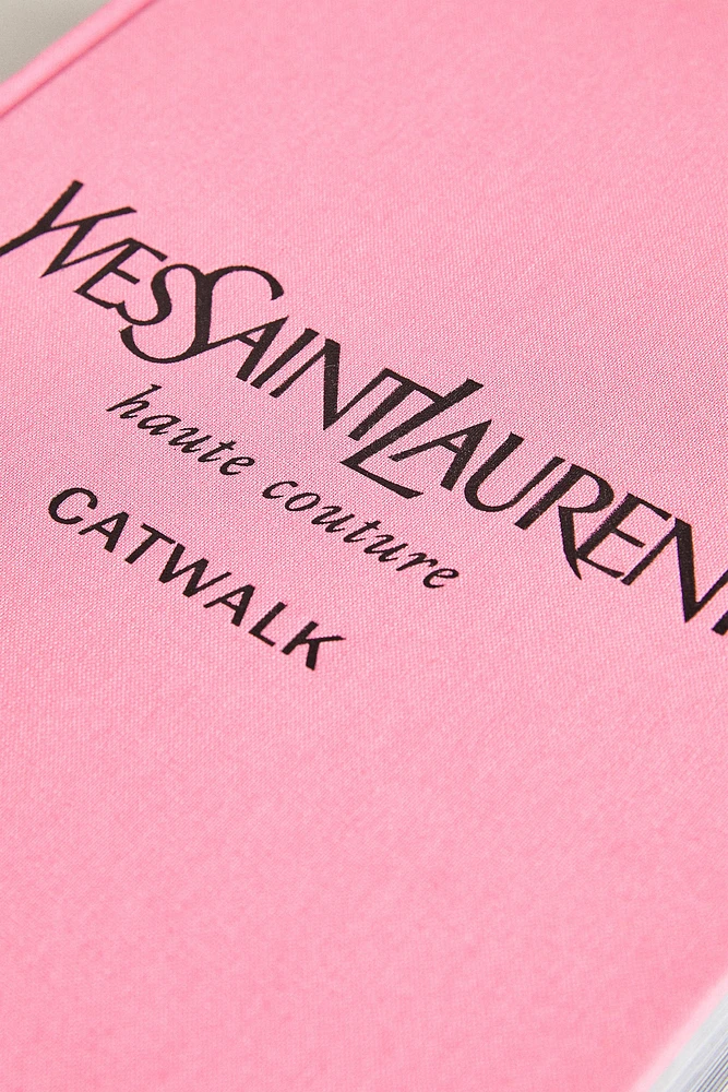 LIVRE YVES SAINT LAURENT CATWALK