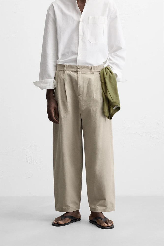 PLEATED CHINO PANTS