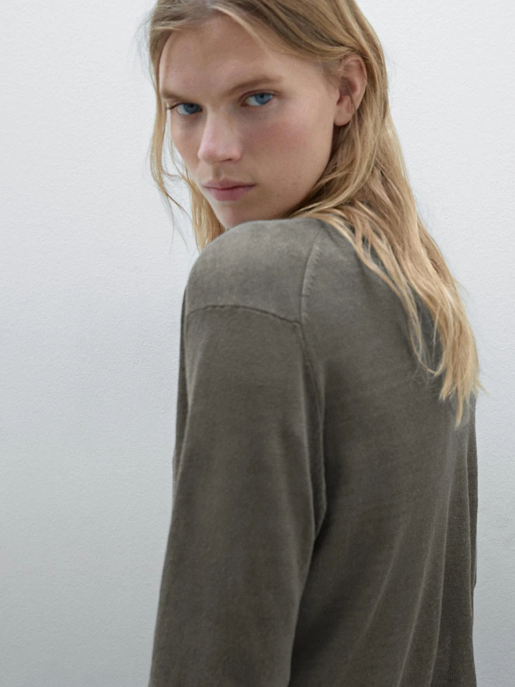 Linen V-neck knit sweater