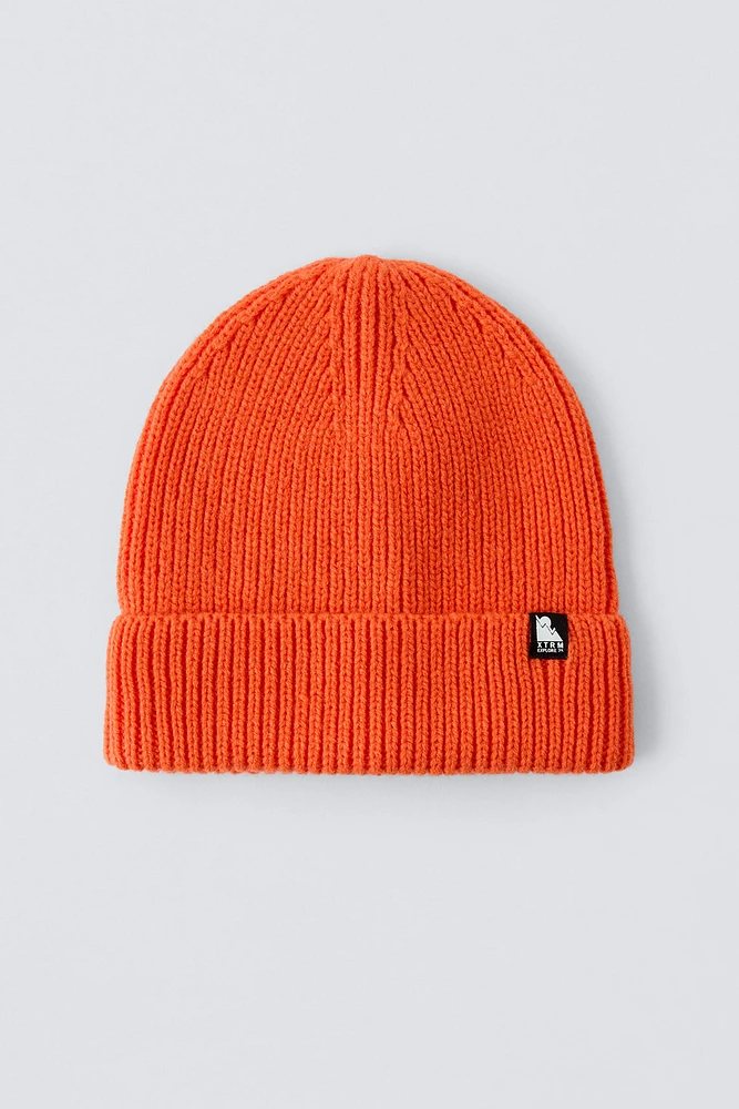 BONNET EN MAILLE AVEC LAINE SKI