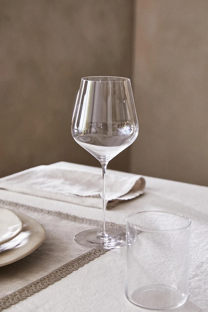 BLOWN CRYSTALLINE WINE GLASS