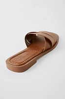 FLAT CROSSED-STRAP SANDALS