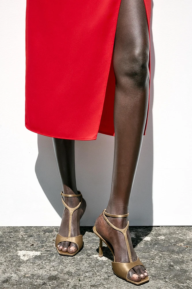 SATIN EFFECT HEELED SANDALS