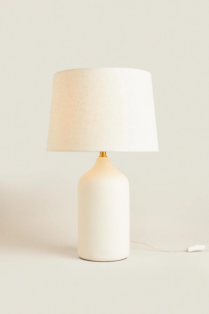 WHITE CERAMIC BASE TABLE LAMP