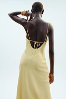 ROBE MIDI STYLE LINGERIE AVEC RAMIE