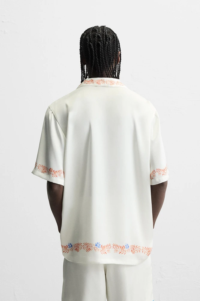 CHEMISE SATINÉE À IMPRIMÉS
