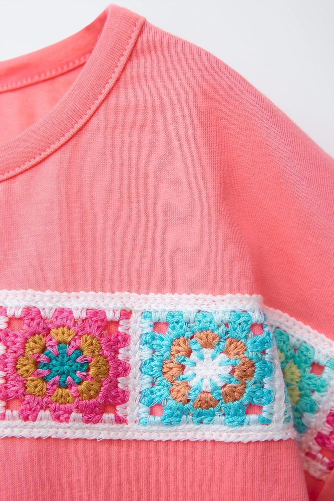 CROCHET FLOWER T-SHIRT