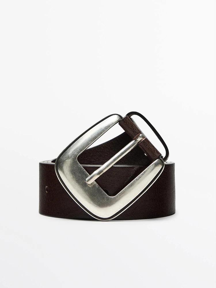 Leather belt with buckle detail