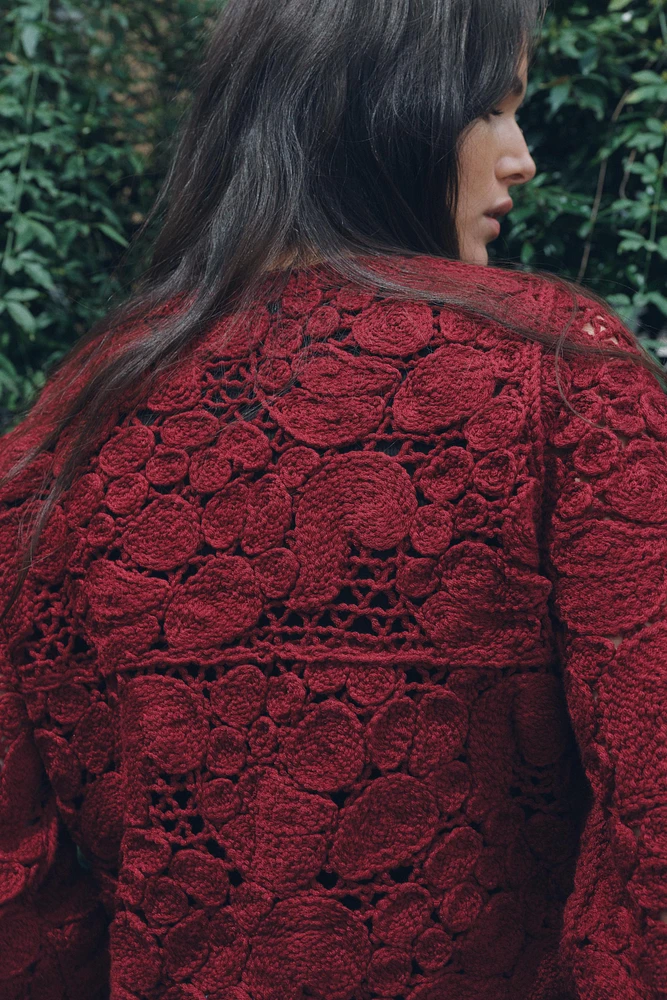 VESTE EN MAILLE MACRAMÉ