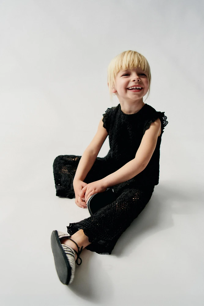 TOP EN CROCHET AVEC DENTELLE