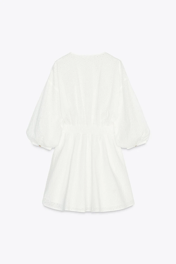 ROBE COURTE AVEC BRODERIES AJOURÉES