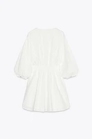 ROBE COURTE AVEC BRODERIES AJOURÉES