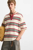 T-SHIRT EN MAILLE TEXTURÉE À RAYURES