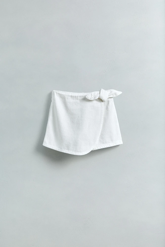 JUPE-SHORT EN JEAN AVEC LACET