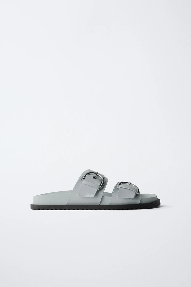 PATENT LEATHER BUCKLE SANDALS