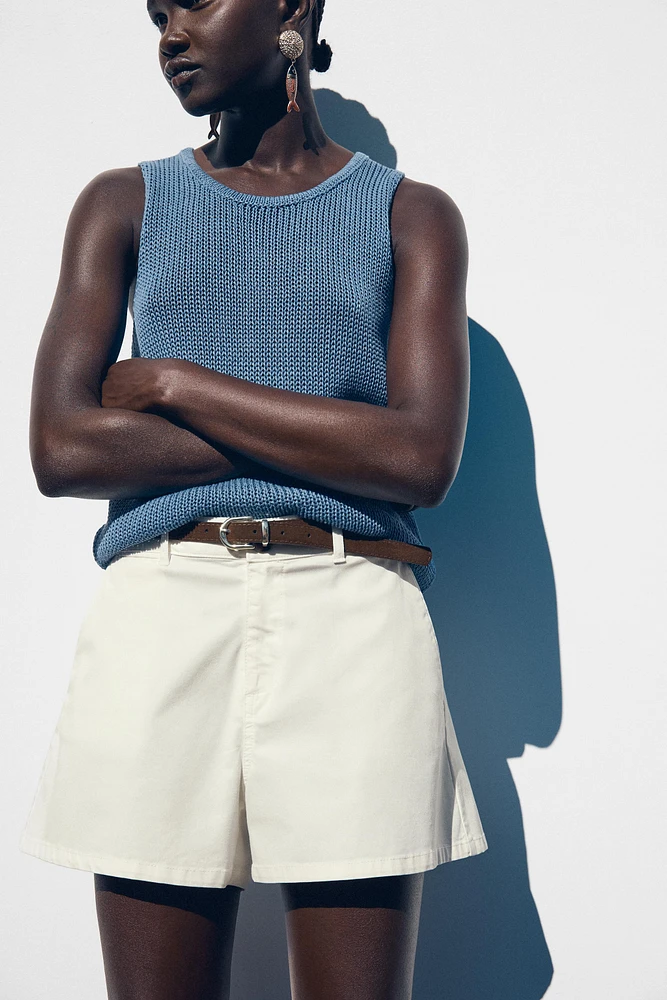 PLEATED SHORTS WITH BELT