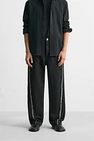 RELAXED FIT FRAYED SEAM JEANS