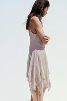 ROBE EN MATIÈRES VARIÉES AVEC DENTELLE