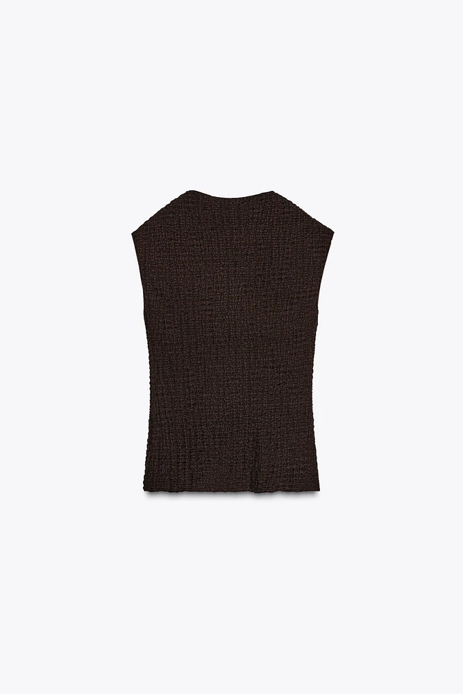 TEXTURED V-NECK TOP