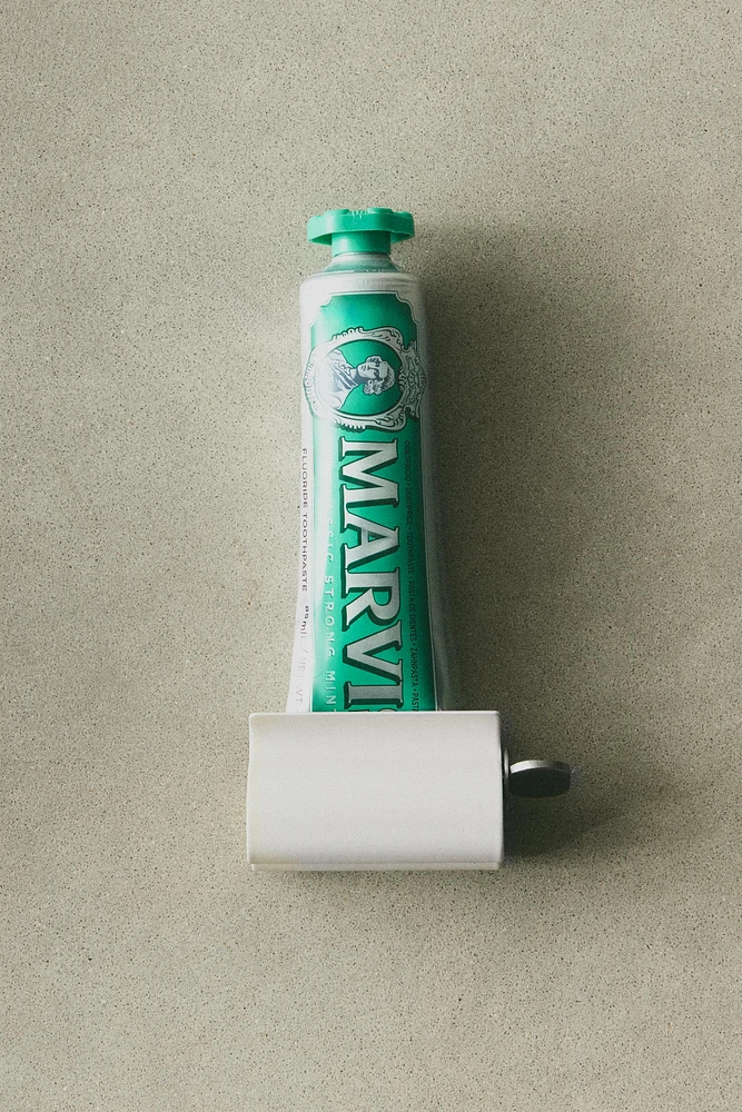 DISTRIBUTEUR DENTIFRICE