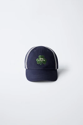 CASQUETTE BRODÉE HÔTEL MAGIQUE © X ZARA