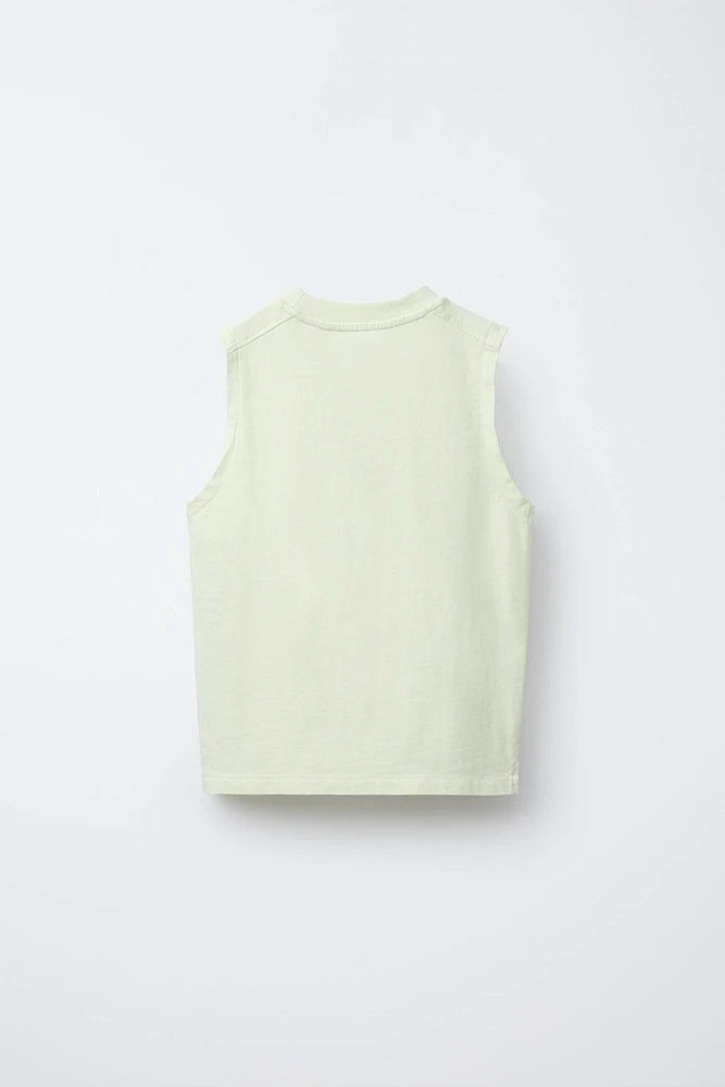 PLAIN SLEEVELESS T-SHIRT WITH LABEL
