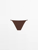 Bikini bottoms with thin straps