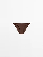 Bikini bottoms with thin straps